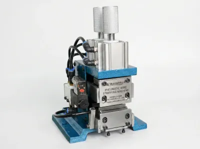 Vertikal Pneumatisk Trådavskärmningsmaskin för AWG#18-32# - Halvautomatisk stålborstmaskin