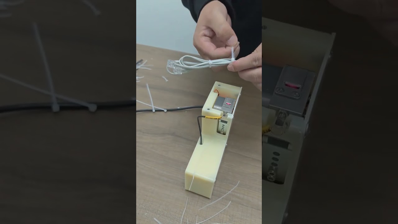 Gratis provtagning för automatisk kabelbandsautomat som automatiskt drar åt och klipper dina anpassade buntar